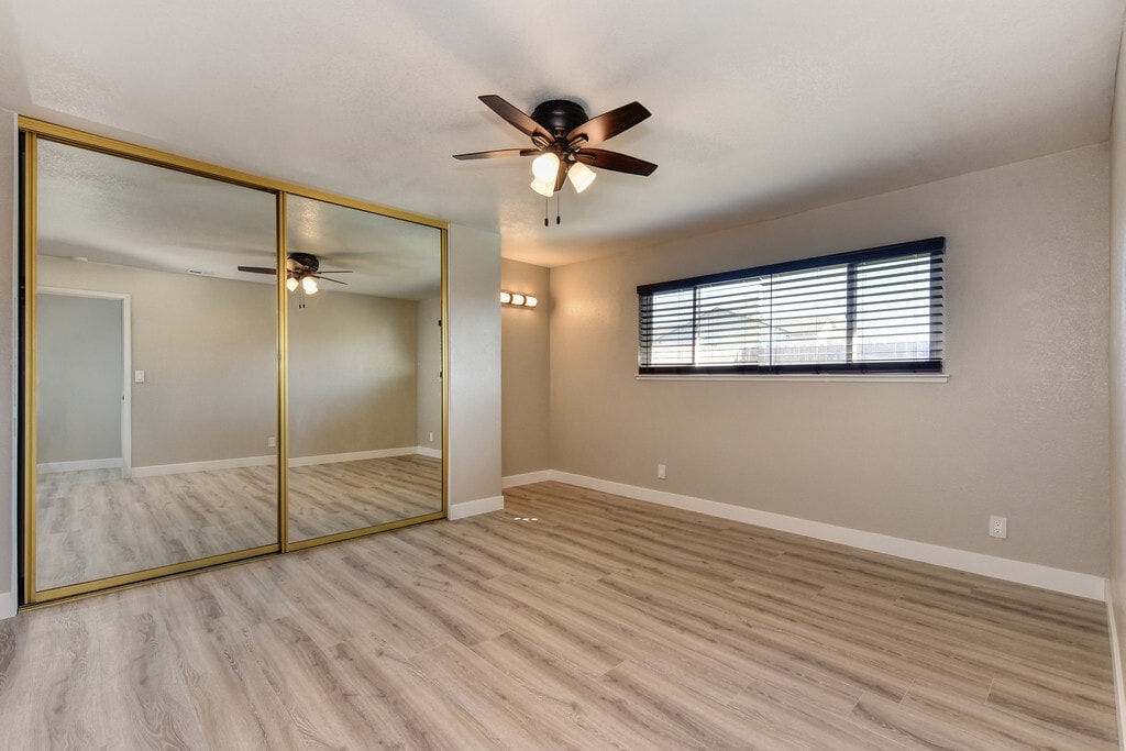 Building Photo - 9626 Knickers Ct