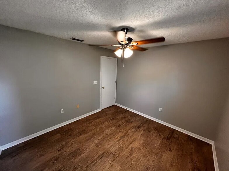 Building Photo - 7508 Briarbay Loop