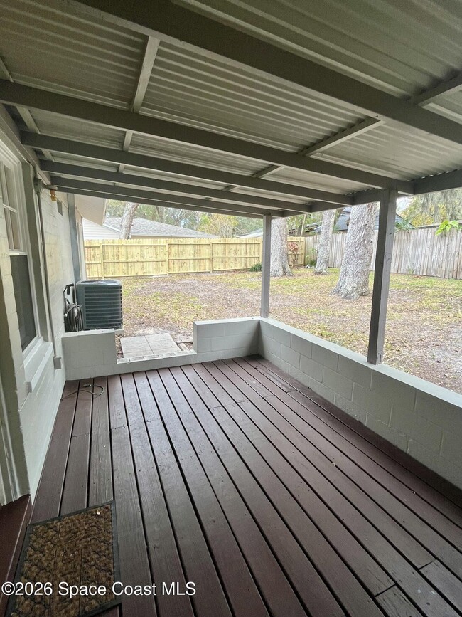 Building Photo - 27 Seminole Dr