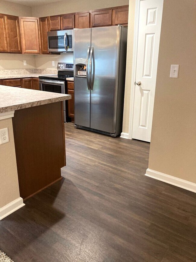 Building Photo - Roomy 3BR Home in NW Jacksonville – 2.5 Ba...