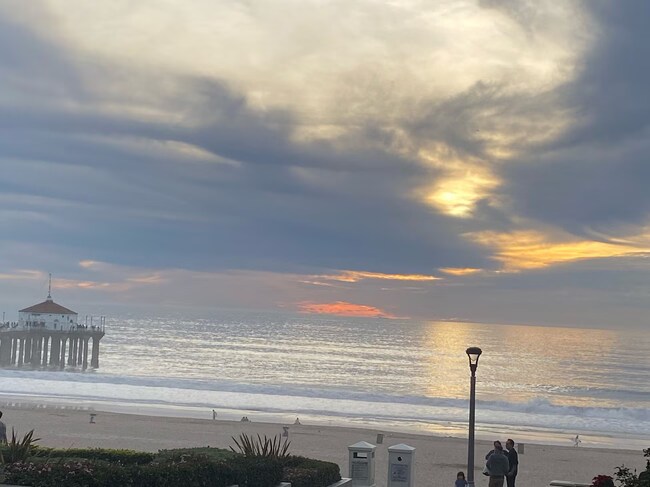 Building Photo - 215 Moonstone St