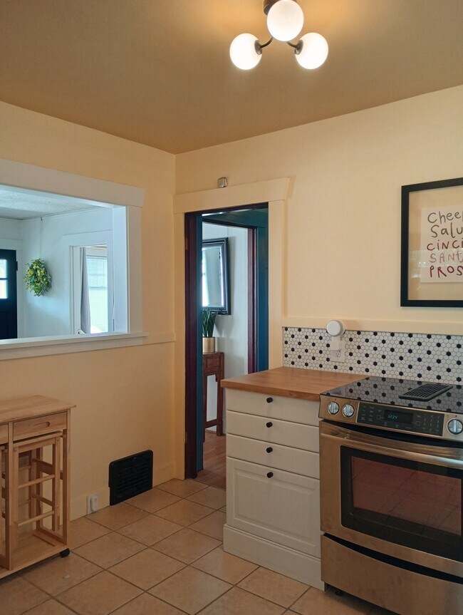 Building Photo - 1209 32nd St