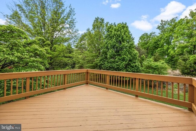 Building Photo - 530 Limerick Cir