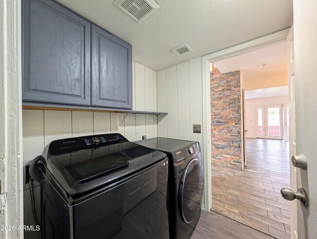 Building Photo - 1836 E Aspen Way