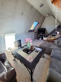 Building Photo - Cozy 2BD/1.5BA Shorewood Triplex