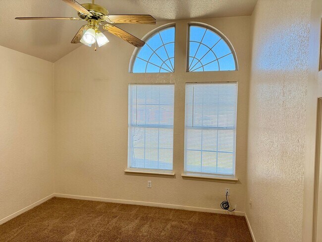 Building Photo - 2202 Amethyst Dr