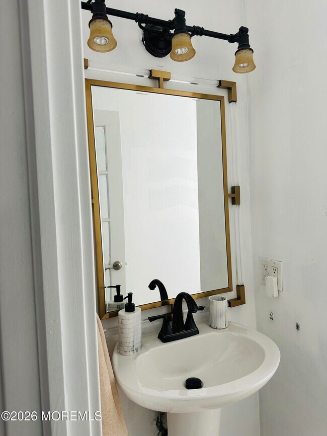 Building Photo - 175 Delaware Ave