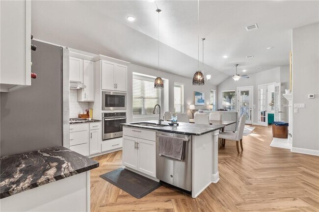Primary Photo - 2925 Mossy Springs Dr