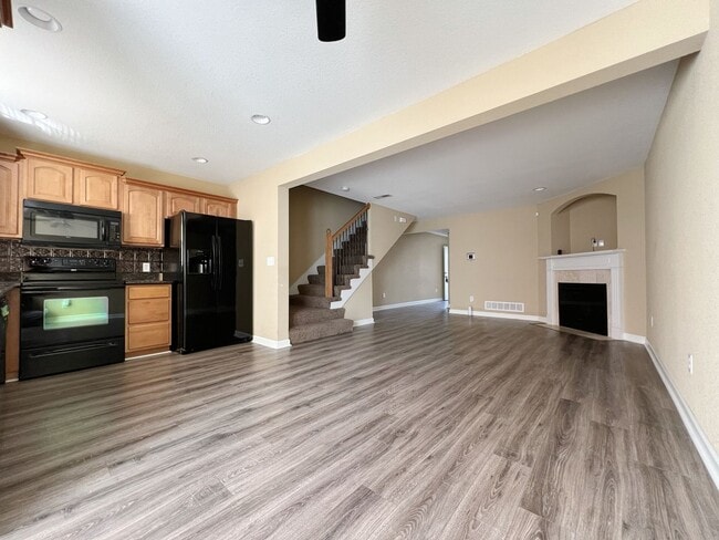Building Photo - SEE IT NOW: Spacious 2-Bedroom Townhome with Modern Finishes and Garage!