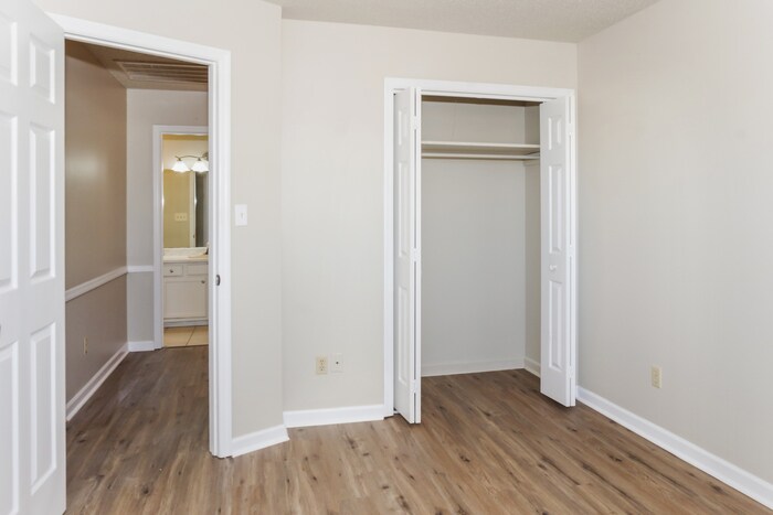 Building Photo - 39 Ashley St