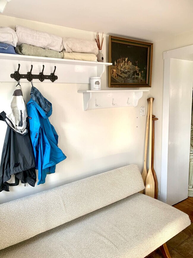 Building Photo - 54 River Dr