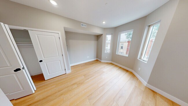 Building Photo - 1843 E Hazzard St