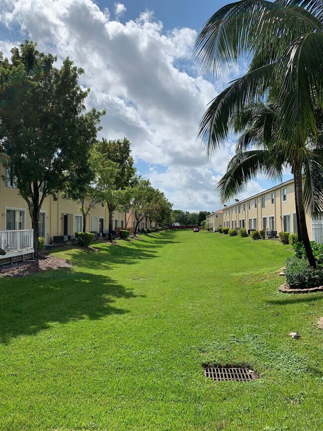 Building Photo - 6366 Landings Way