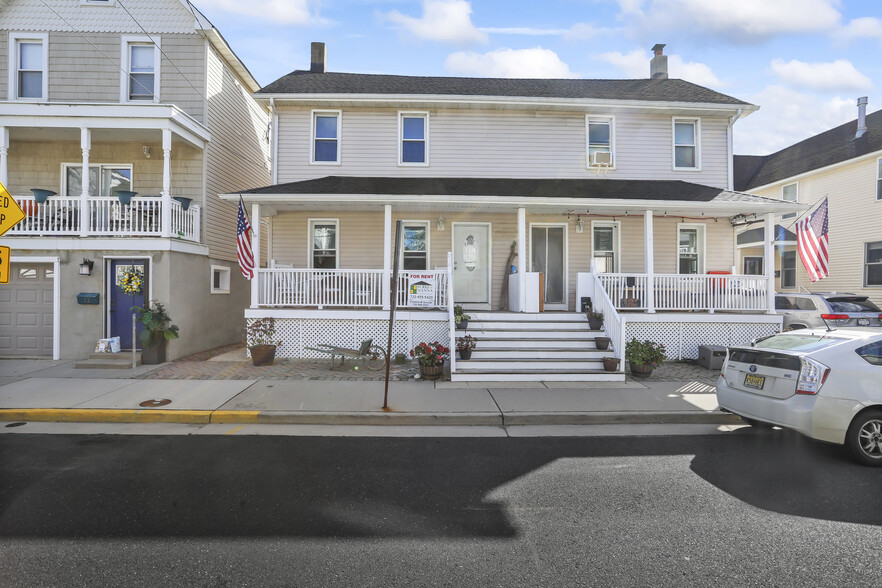 Front - 14 Center St