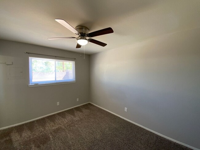 Building Photo - 3 Bedroom Single Story Home Available Near...