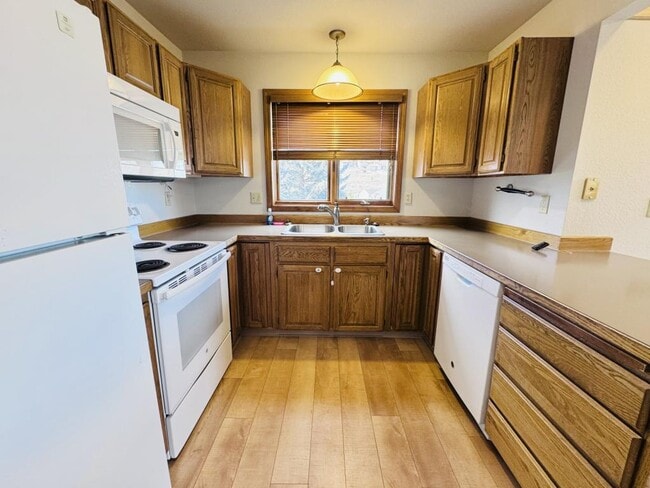 Building Photo - 2153 Alpine Dr