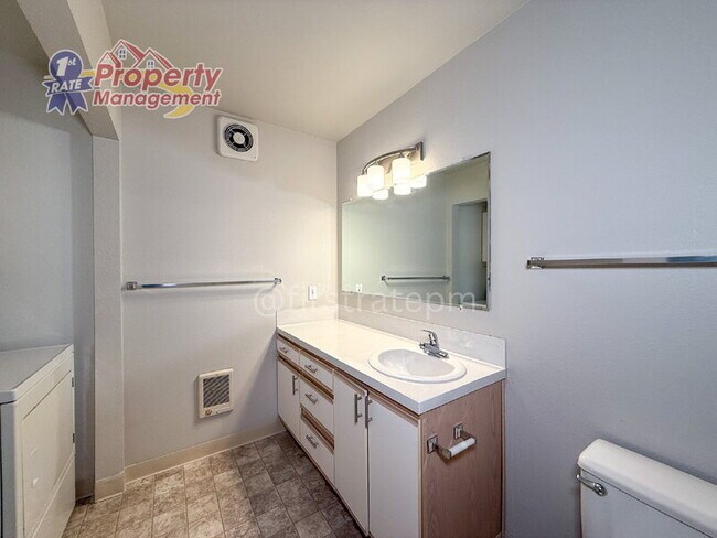 Building Photo - 5651 W Dorian Ln