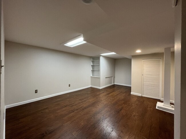 Building Photo - Bright and Welcoming Home with Modern Kitchen, Expansive Backyard & Flexible Living Space