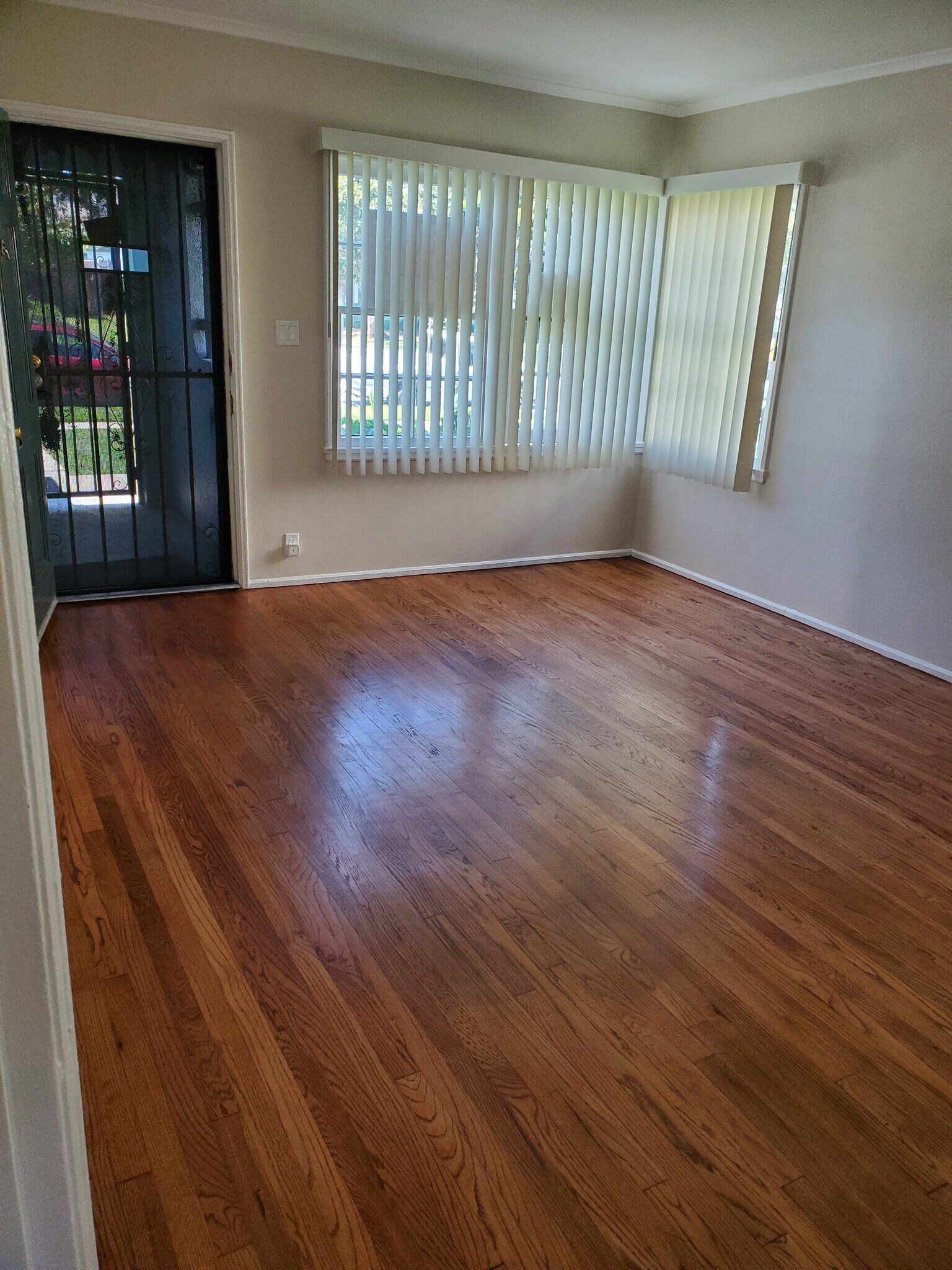 Building Photo - 3526 Farmdale Ave