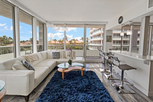 Building Photo - 3554 Ocean Dr