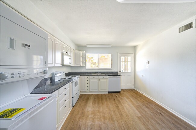Building Photo - 6401 Deihl Rd