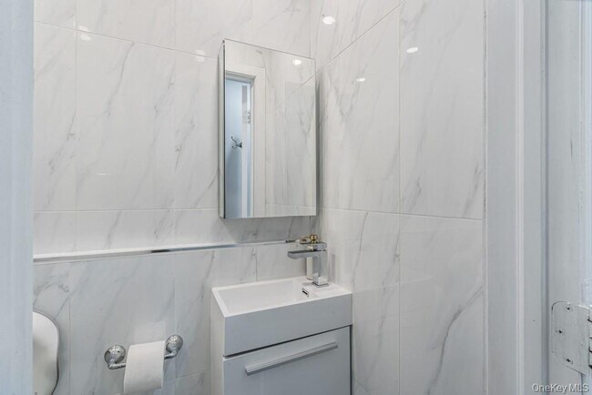 Building Photo - 95-25-95-67 67th Ave