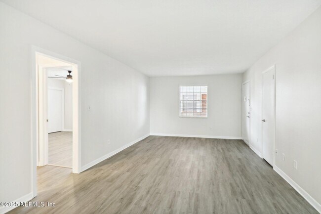 Building Photo - 1846 Mallory St