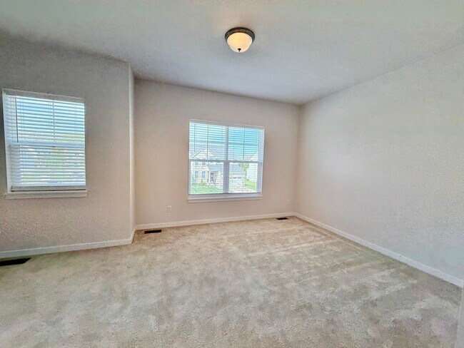 Building Photo - 6394 S Trailwoods Dr