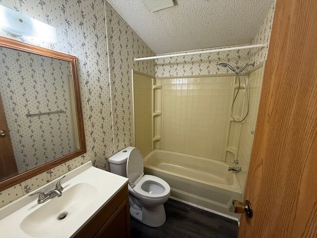 Building Photo - 3 bedroom home in Eldon, MO!