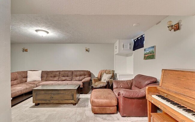 Building Photo - Coming Soon! Bright & Spacious 3 Bed Home with Finished Basement & Huge Backyard