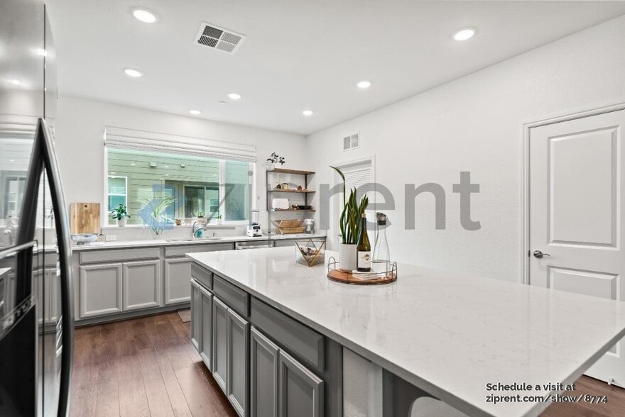 Building Photo - 641 Toby Ct