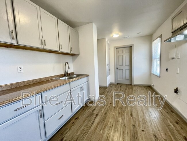 Building Photo - 2037 Beaumont St