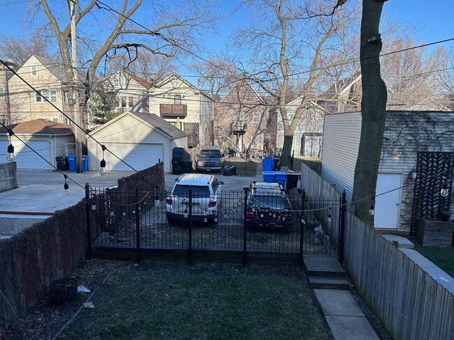 Building Photo - 1819 N Washtenaw Ave