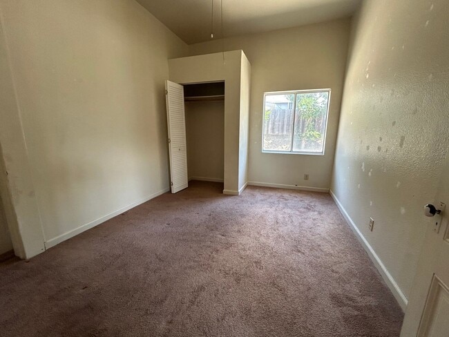 Building Photo - 3 Bedroom 1 Bathroom Single-Story
