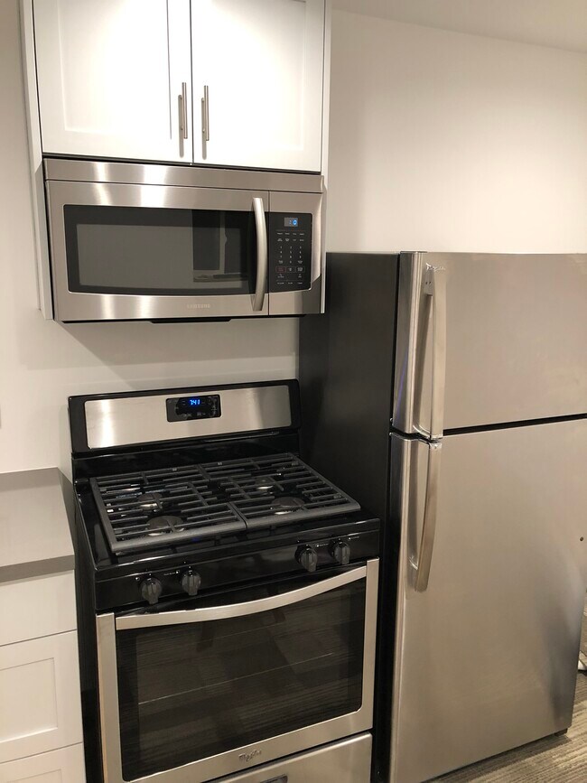 Full gas range and stainless steel frug and microwave - 202 39th St