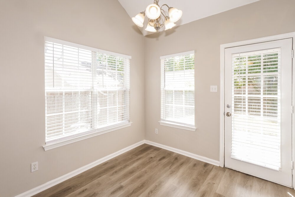 Building Photo - 9815 Riggin Dr