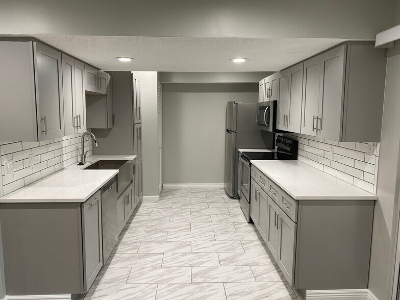 Building Photo - 9057 W Swan Cir