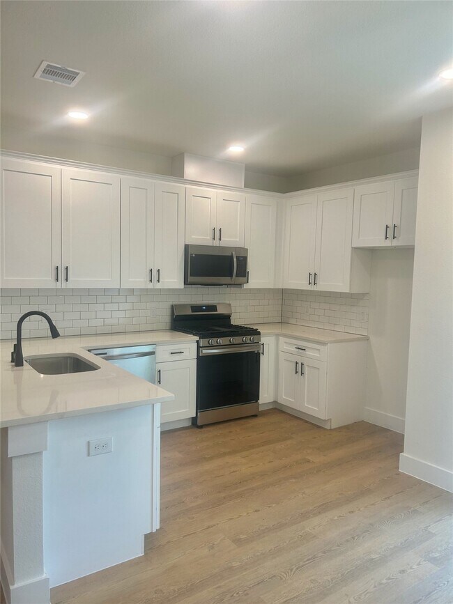 Building Photo - 16531 Oasis Mdw Ln