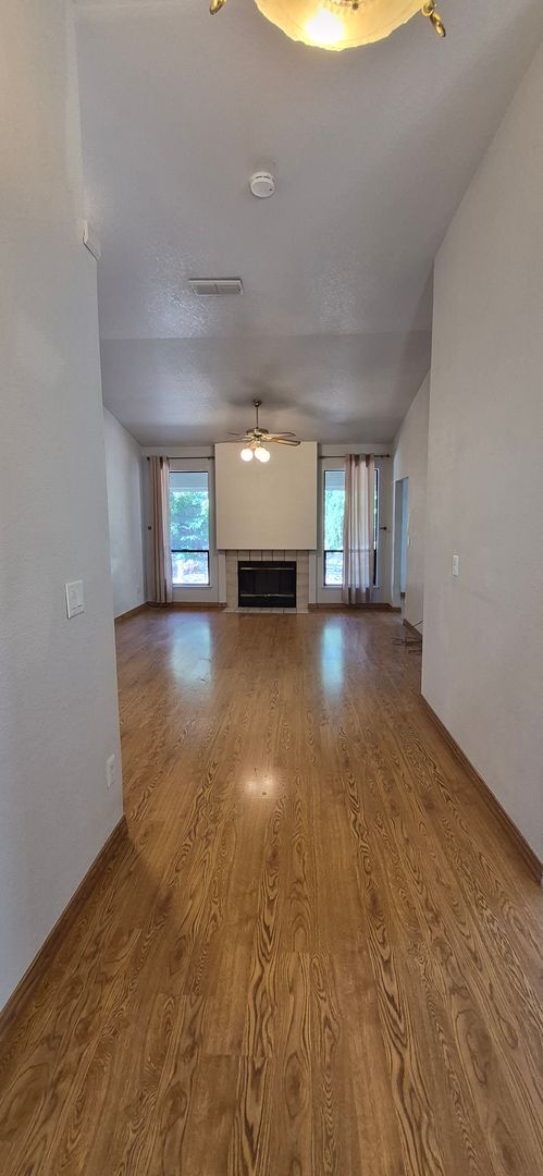 Building Photo - 642 Silvertop Way