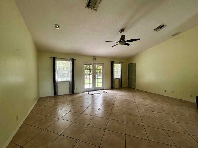 Building Photo - Western Port St. Lucie 3/2/2 with flex/roo...