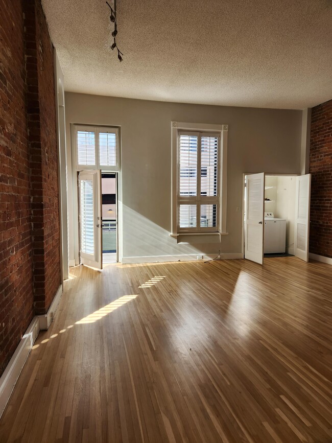 Building Photo - 1744 Blake St