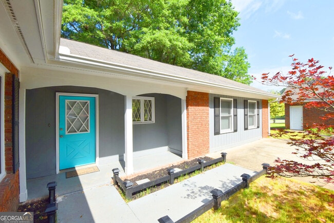 Building Photo - 98 Woodvalley Dr