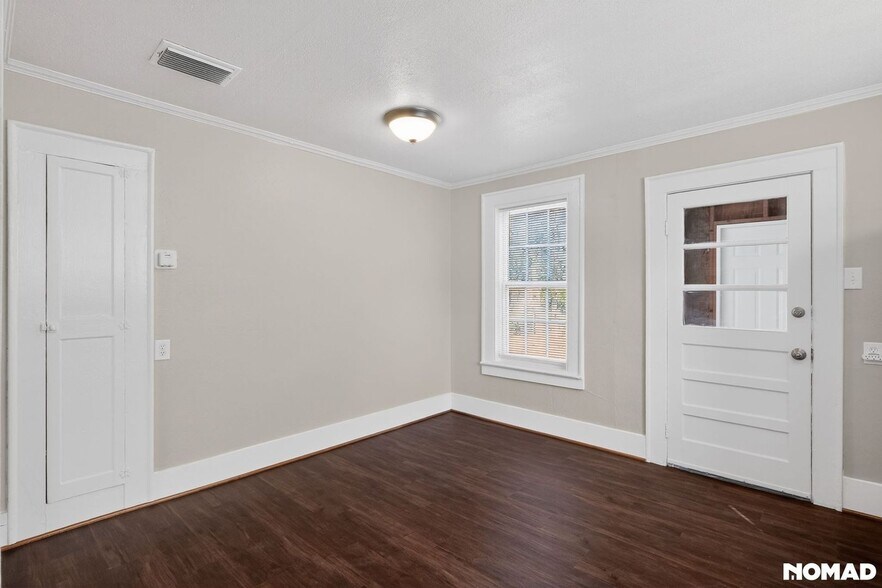 Building Photo - 2002 E 51st St