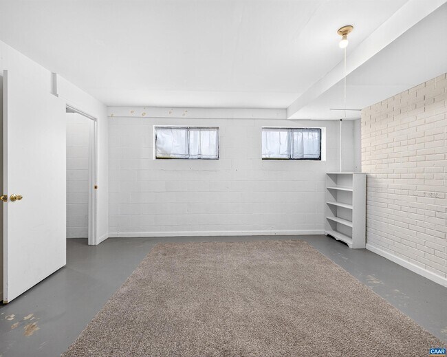 Building Photo - 225 Harvest Dr