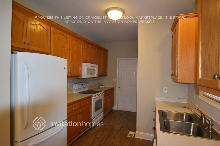 Building Photo - 2301 Cricket Ln