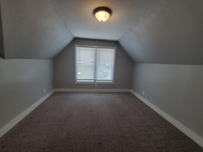 Building Photo - 2 Bedroom 1.2 bath in Moline