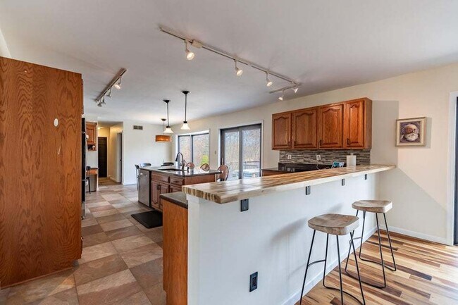 Building Photo - 9885 Belmont Ct