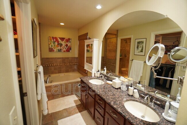 Building Photo - 9163 Cactus Ct