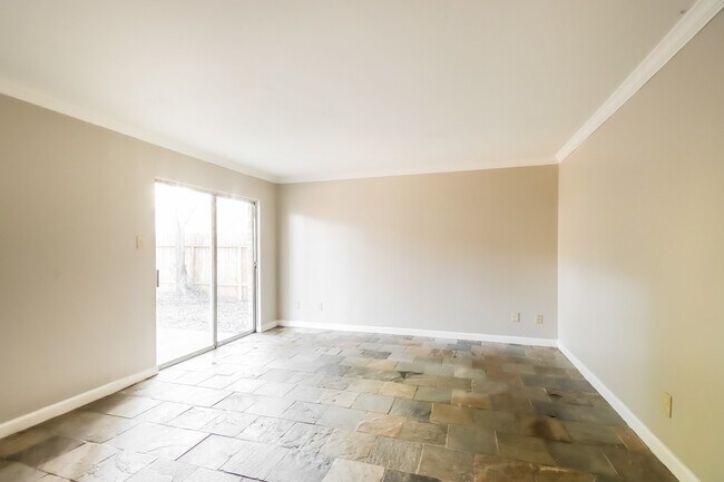 Building Photo - 3214 Sycamore Springs Dr