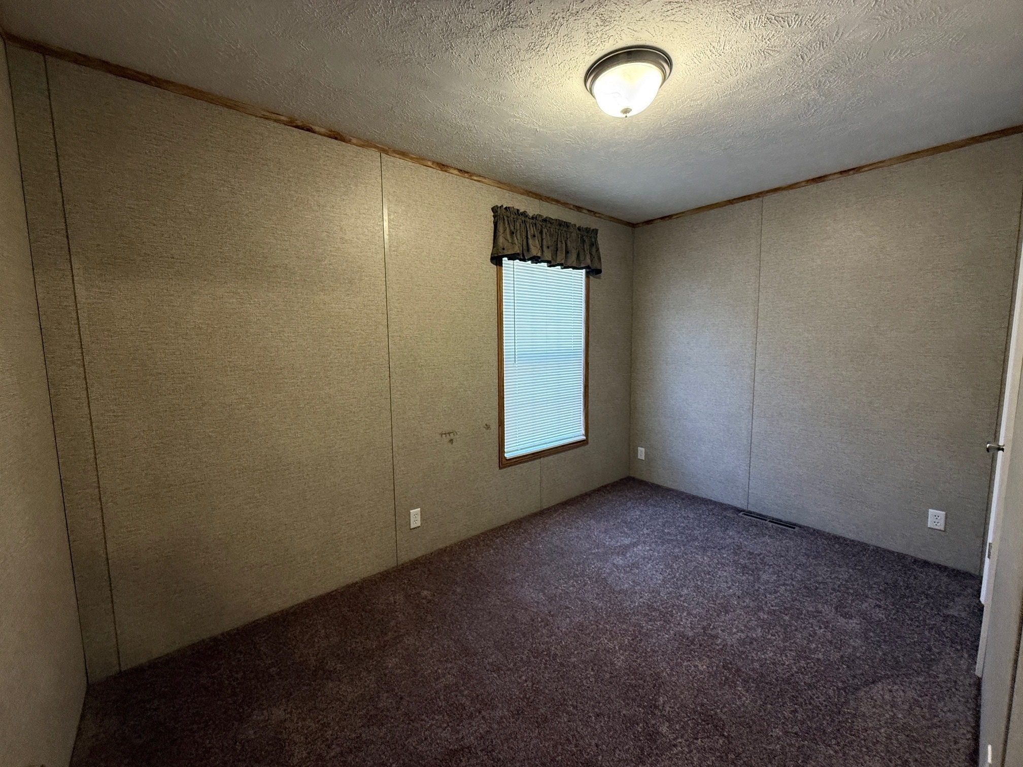 Building Photo - 13 Main St